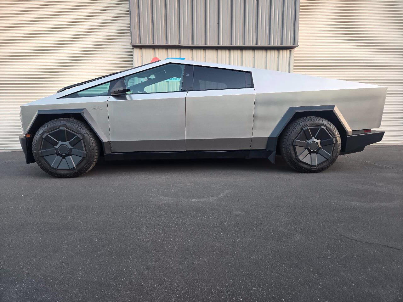 Used 2024 Tesla Cybertruck AWD Crew Cab image 4