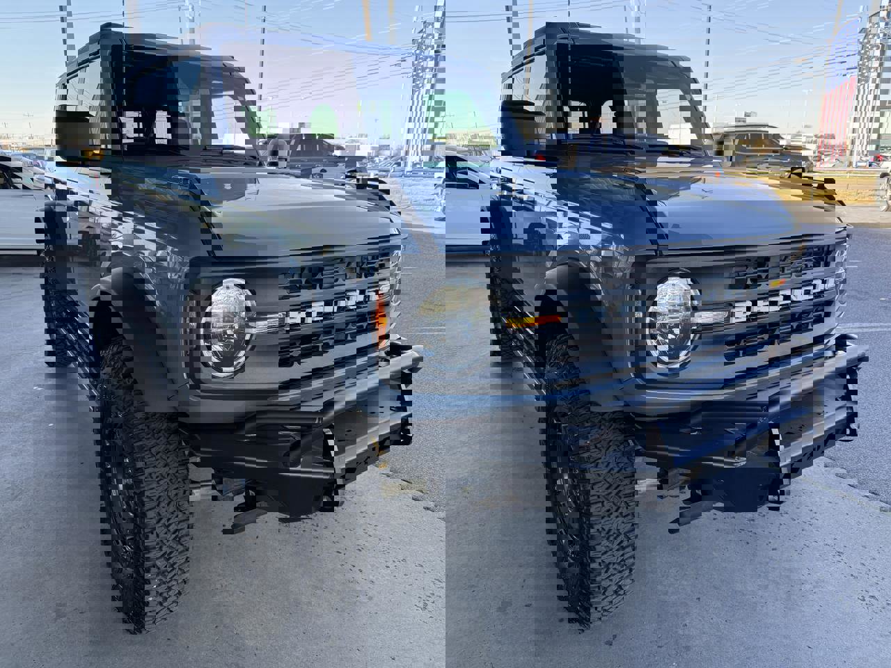 Used 2024 Ford Bronco Black Diamond image 3