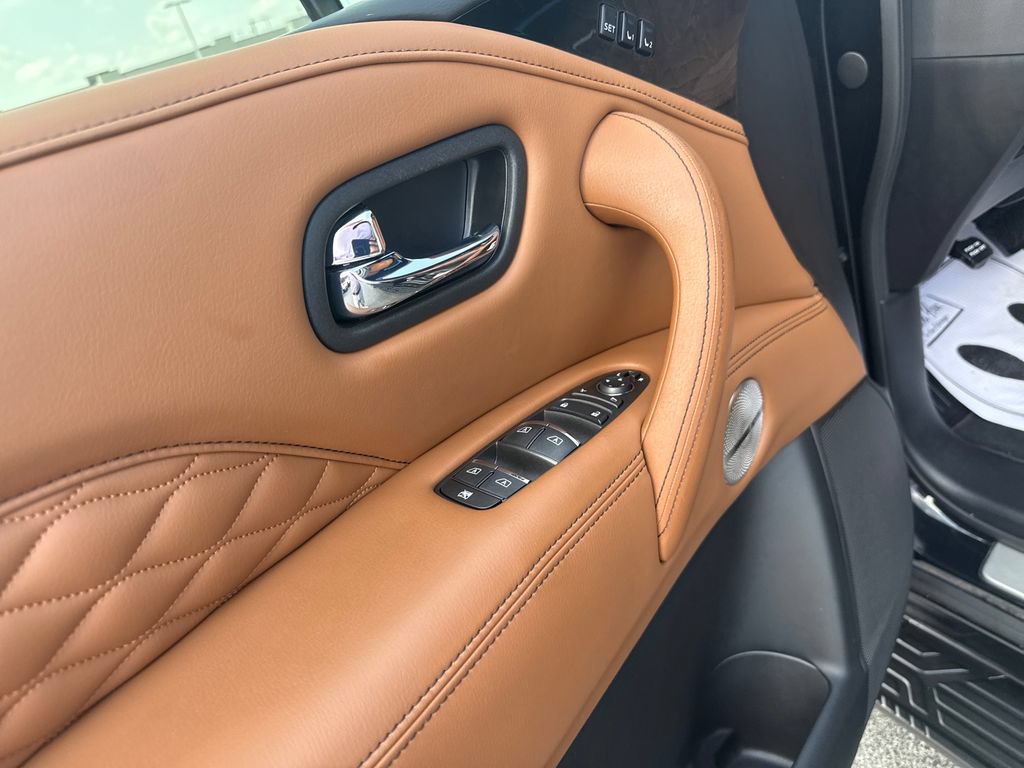 Used 2024 INFINITI QX80 Sensory AWD/4WD image 25