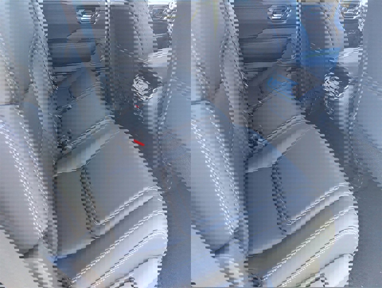 New 2025 Nissan Armada SV image 21