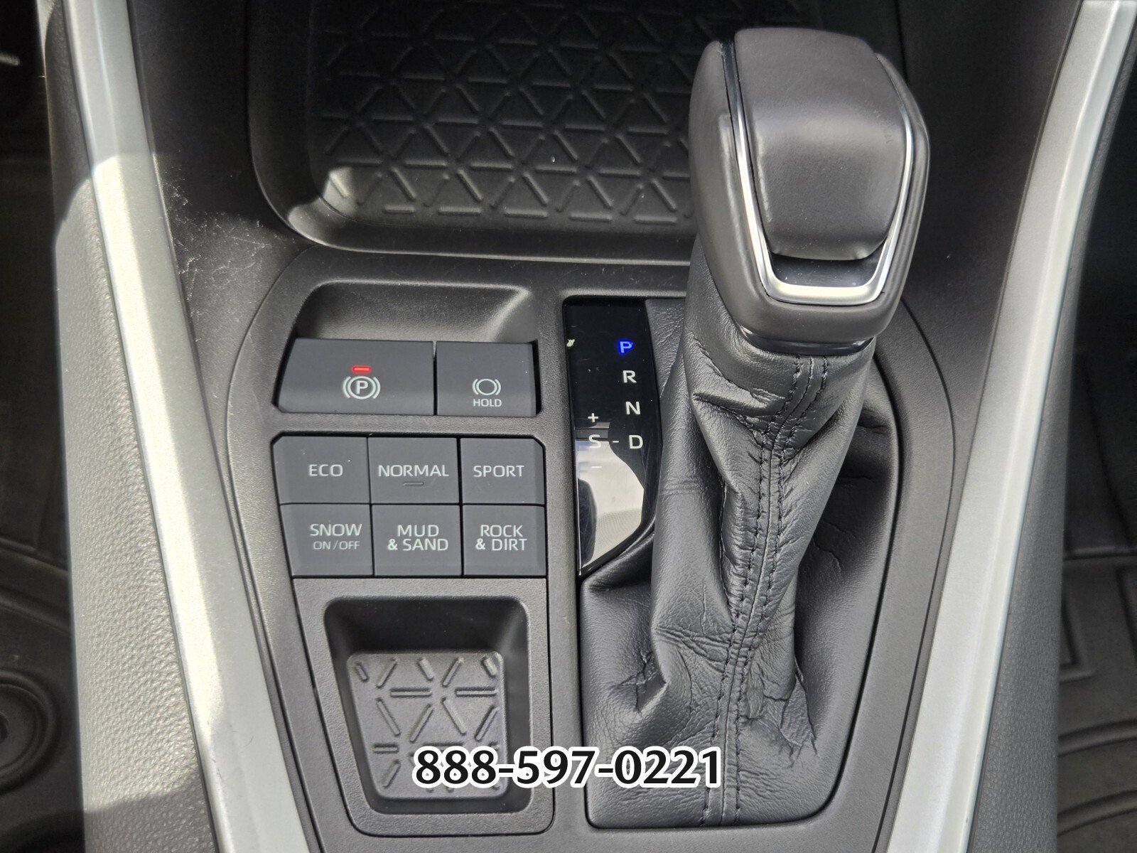 Used 2021 Toyota RAV4 XLE Premium image 25