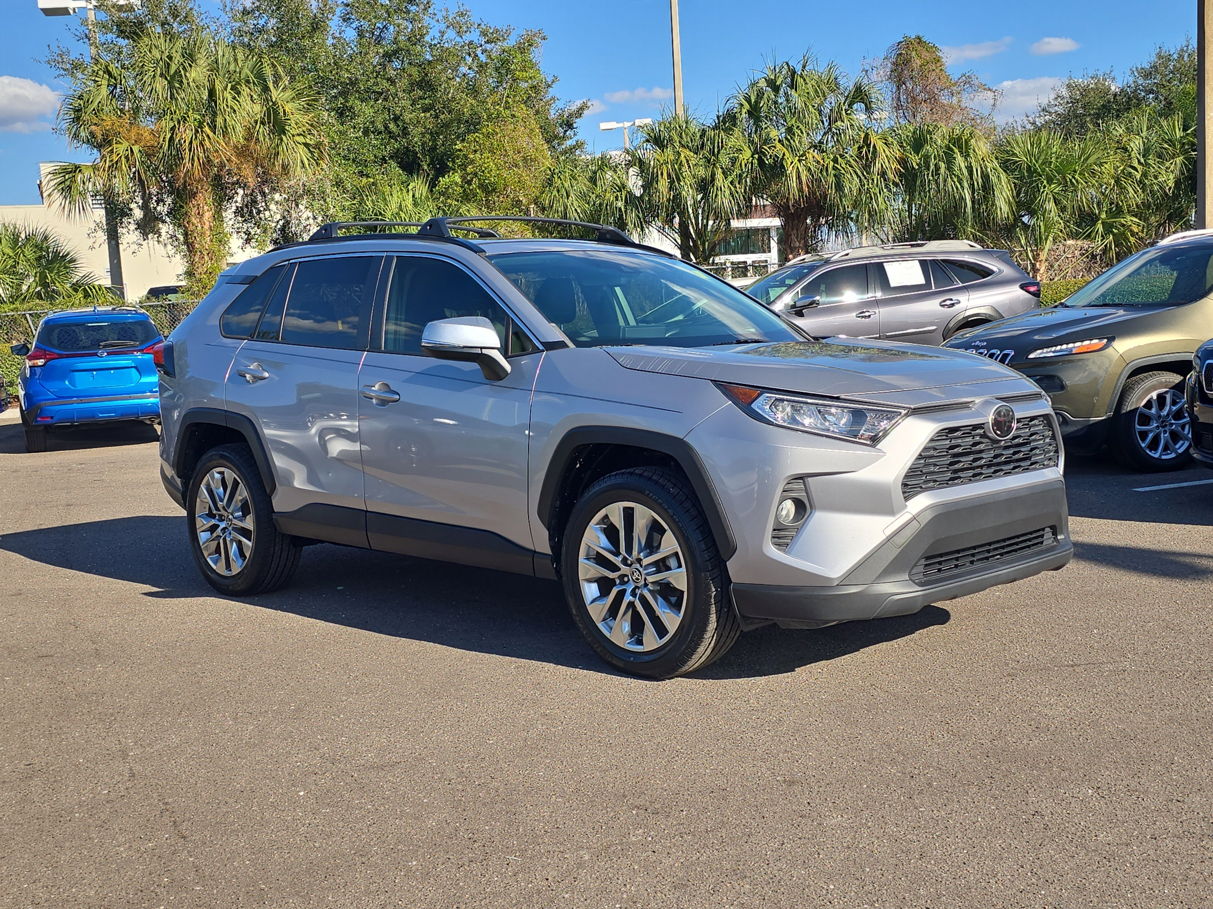 Used 2020 Toyota RAV4 XLE Premium image 2