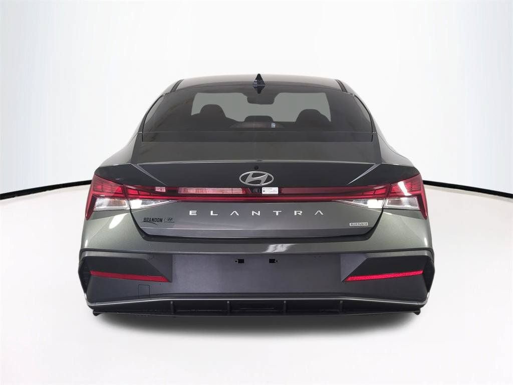 Used 2025 Hyundai Elantra Hybrid FWD image 6