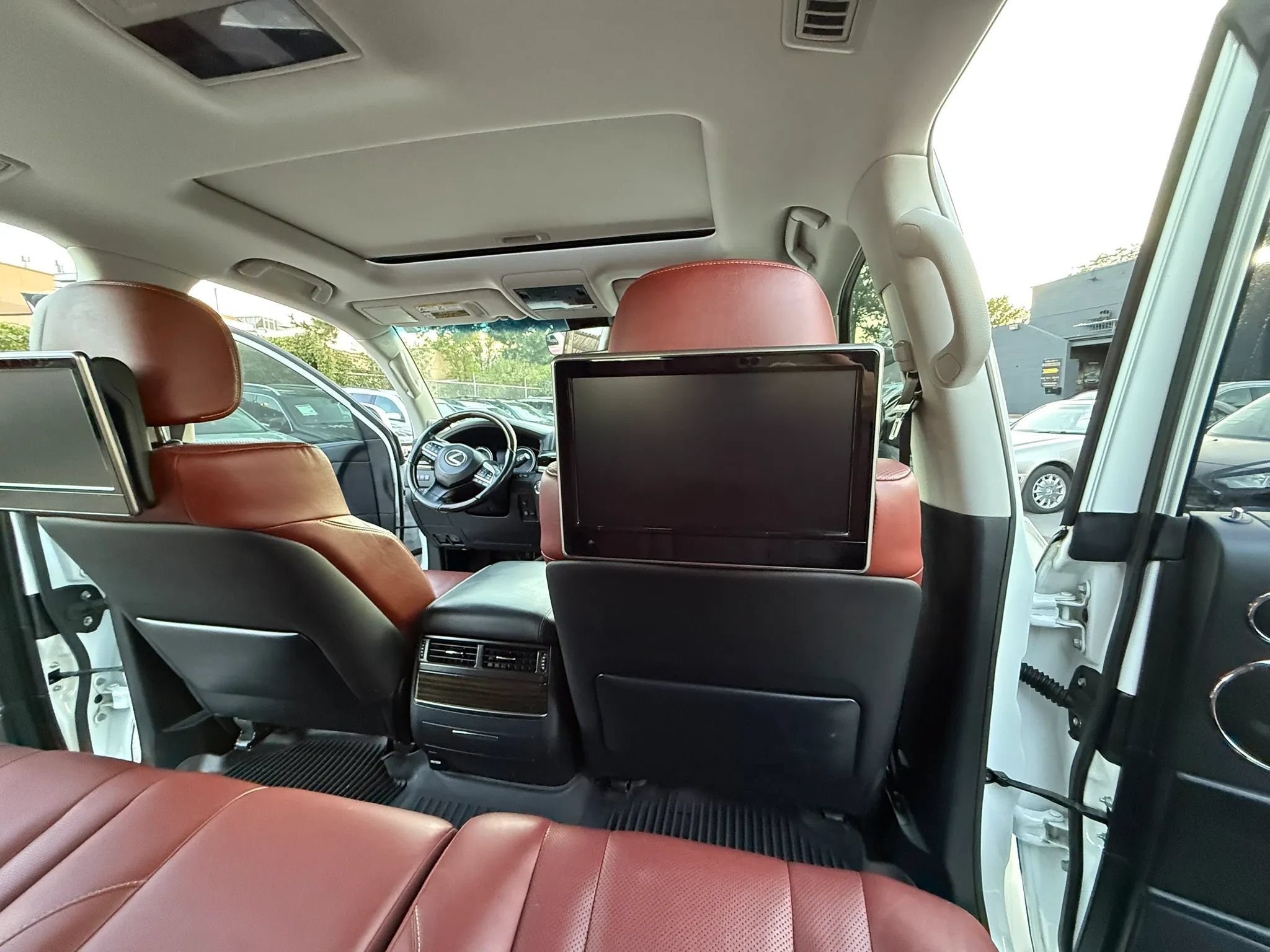 Used 2017 Lexus LX 570 4WD image 21