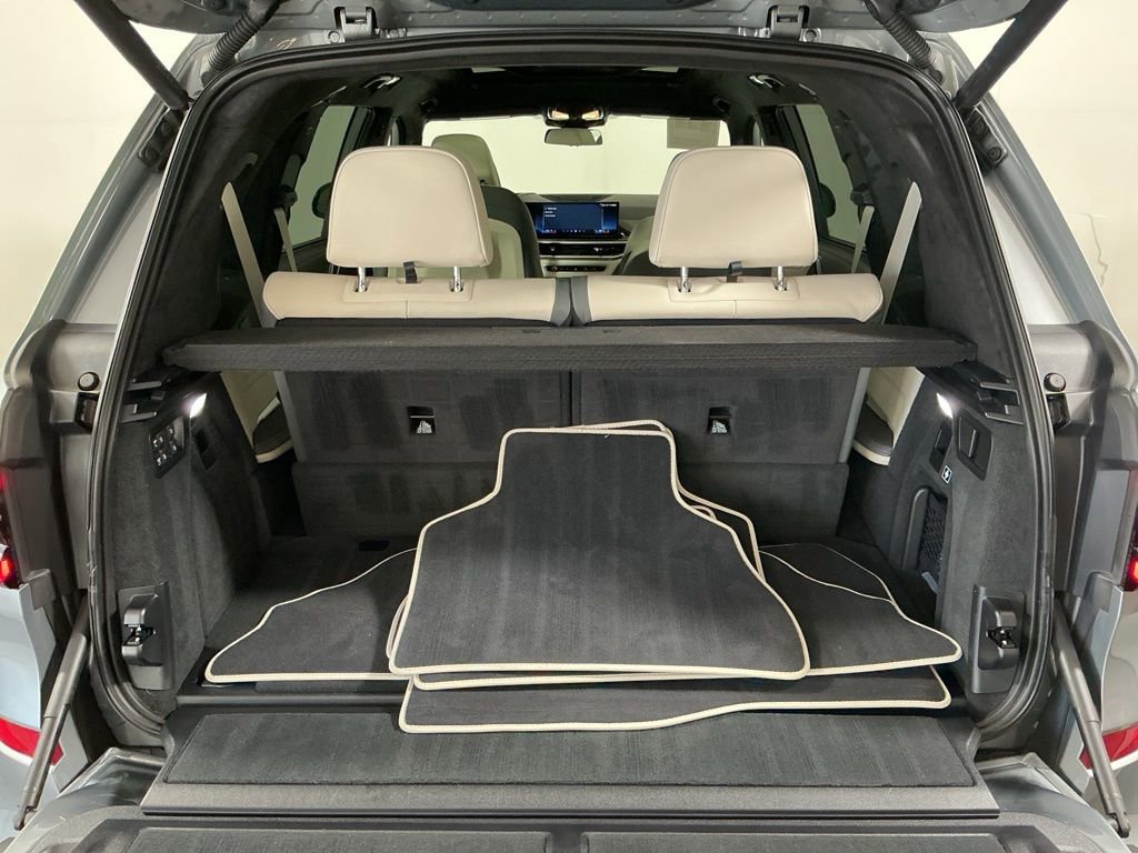 Certified 2024 BMW X7 M60i w/ Executive Package image 30