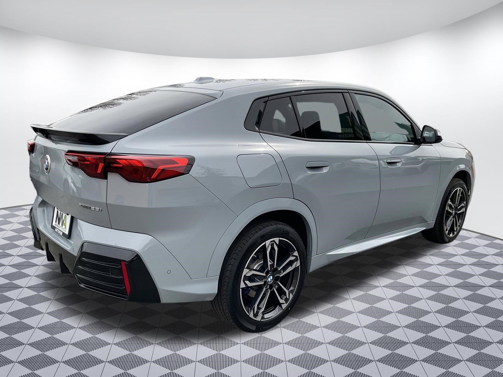 Used 2025 BMW X2 xDrive28i image 3