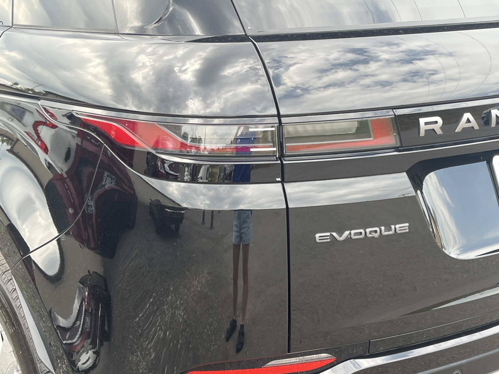 Used 2024 Land Rover Range Rover Evoque S AWD/4WD image 10