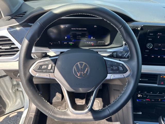 Used 2025 Volkswagen Taos SE image 16