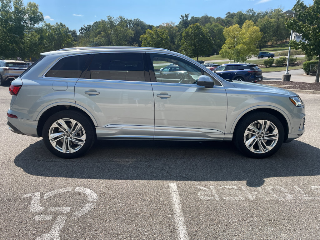 Used 2023 Audi Q7 3.0T Premium Plus w/ Premium Plus Package AWD/4WD image 2