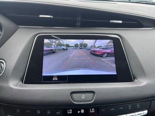 Used 2022 Cadillac XT4 Luxury w/ Cold Weather Package image 8