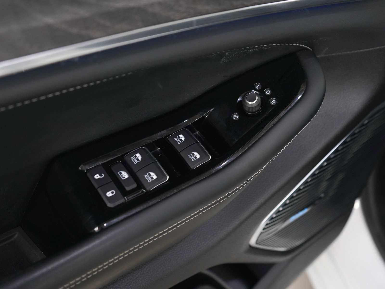 Used 2023 Jeep Grand Cherokee Overland image 20