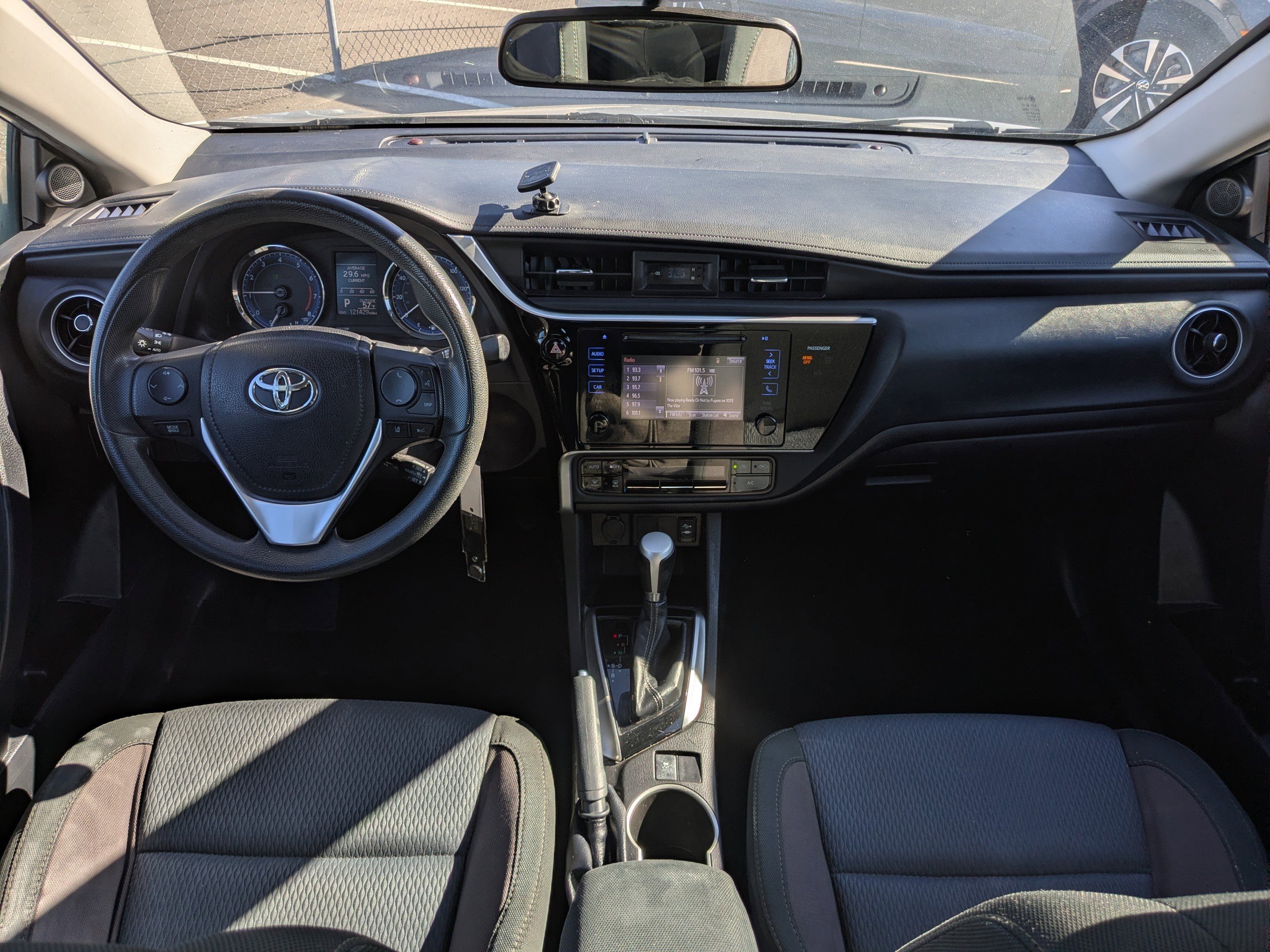 Used 2017 Toyota Corolla LE image 13