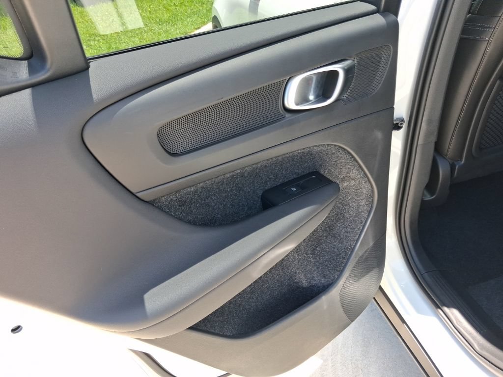 Certified 2026 Volvo XC40 B5 Plus AWD/4WD image 11
