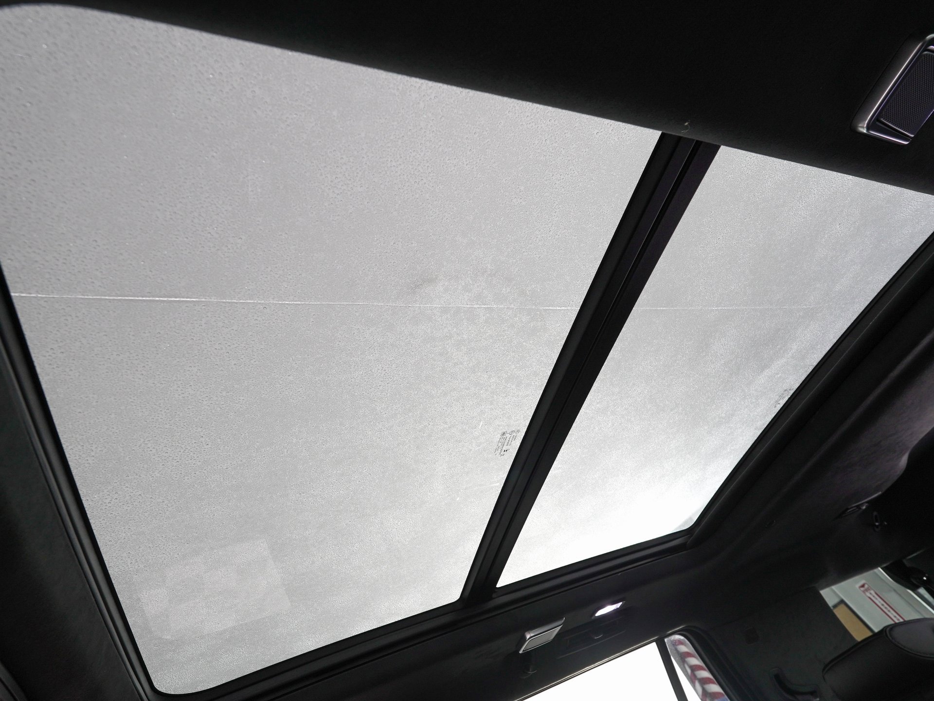 Used 2025 Cadillac Escalade V w/ LPO, ONYX Package image 31