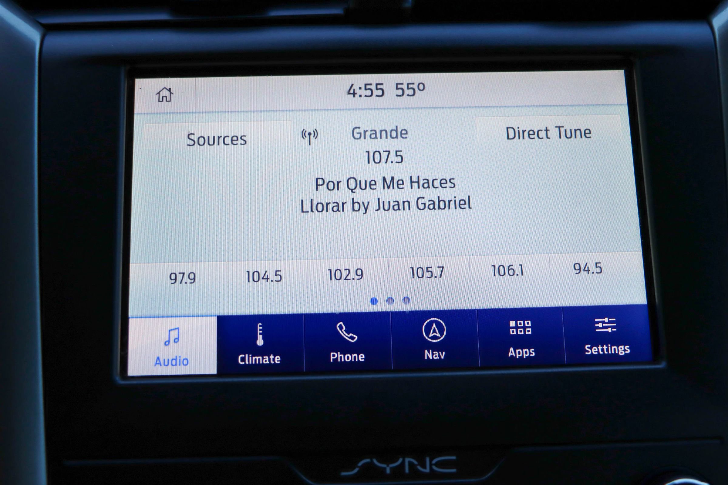 Used 2020 Ford Fusion SE FWD image 32