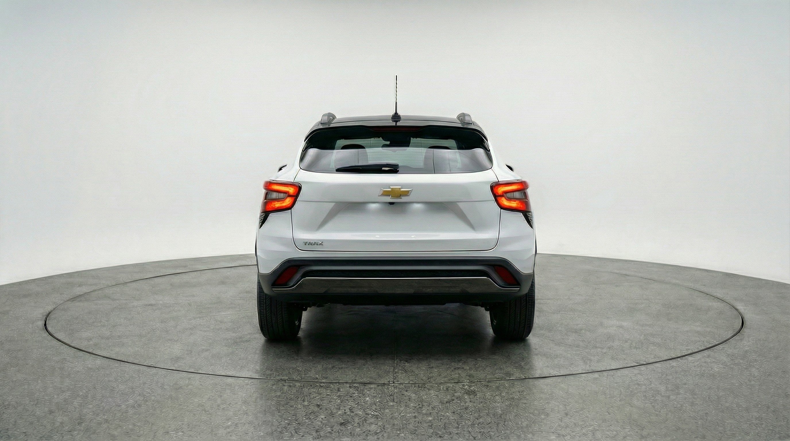 Used 2025 Chevrolet Trax LT FWD image 7
