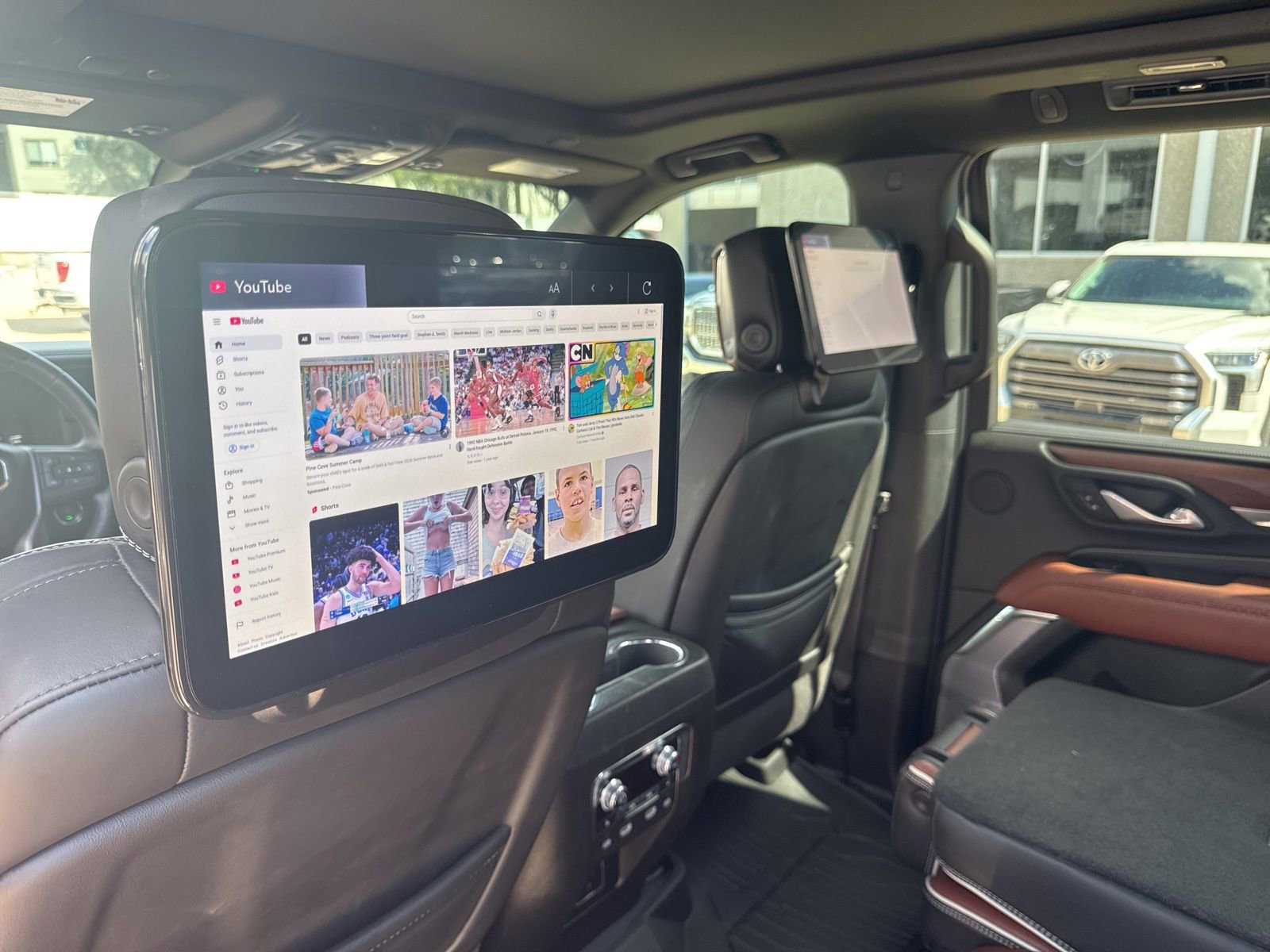 Used 2023 GMC Yukon Denali Ultimate image 12