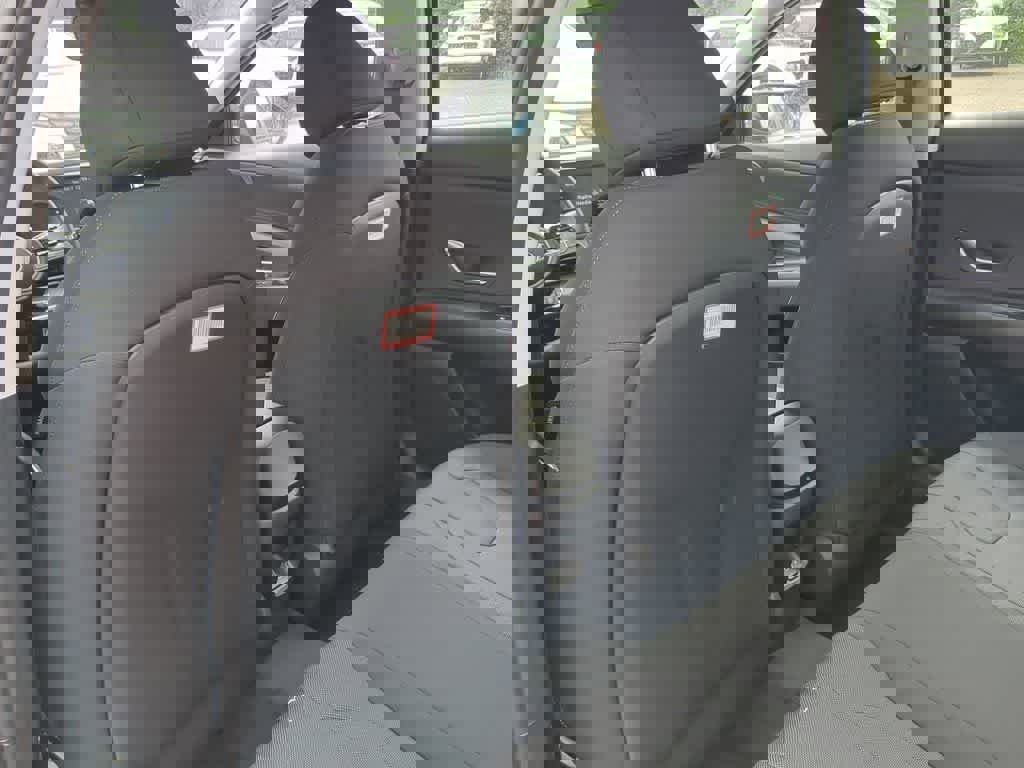 New 2025 Hyundai Elantra SE image 19