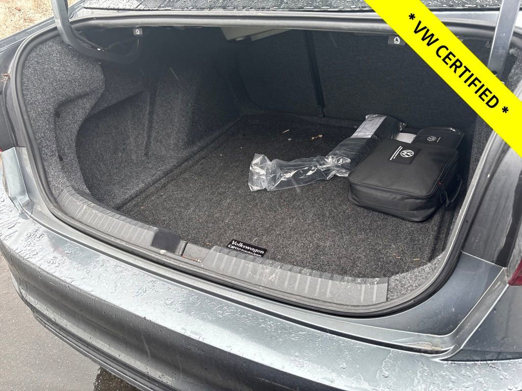 Used 2023 Volkswagen Jetta SE w/ Panoramic Sunroof Package image 16