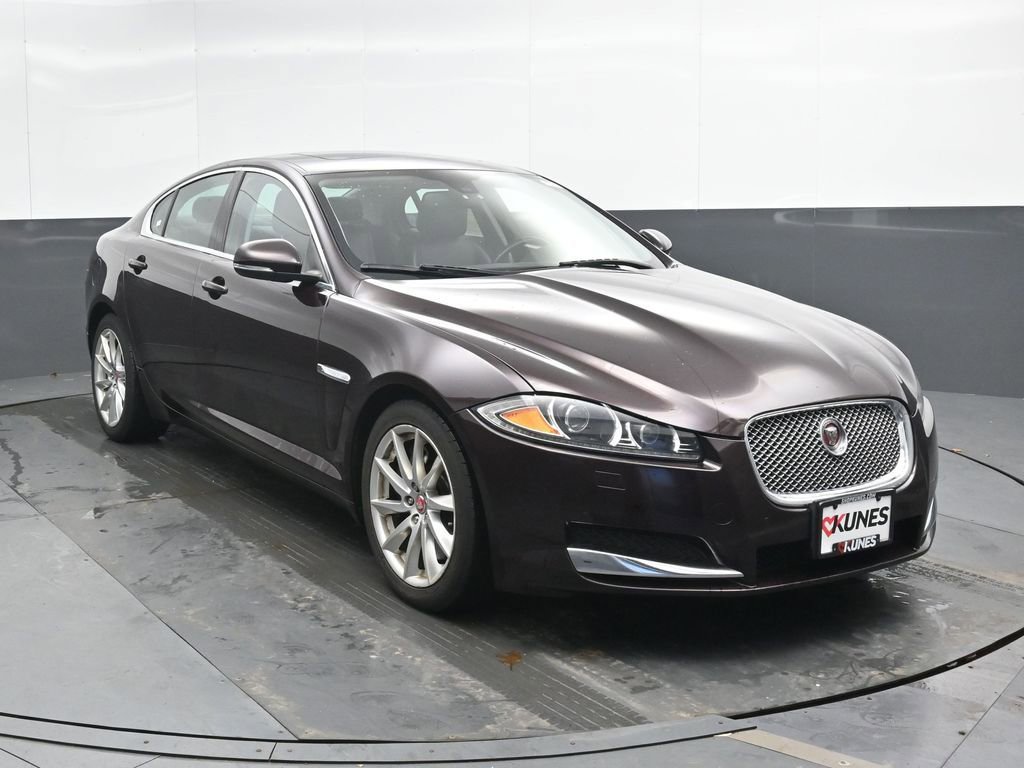 Used 2015 Jaguar XF Premium image 4