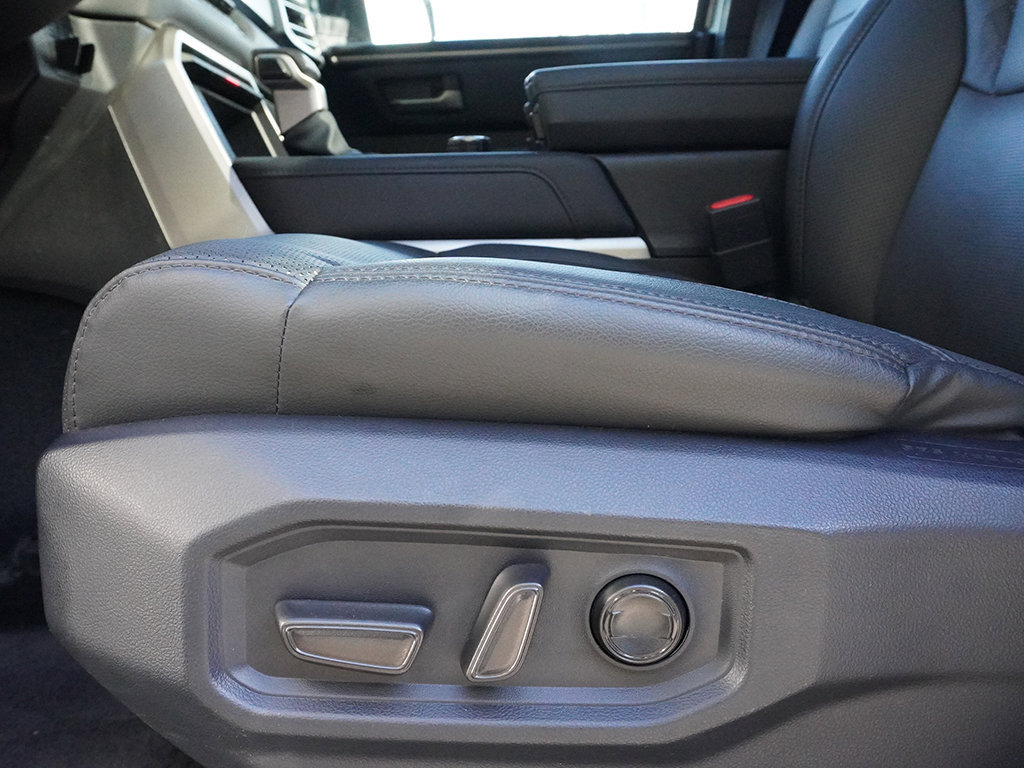 Used 2025 Toyota Tundra Limited AWD/4WD image 30