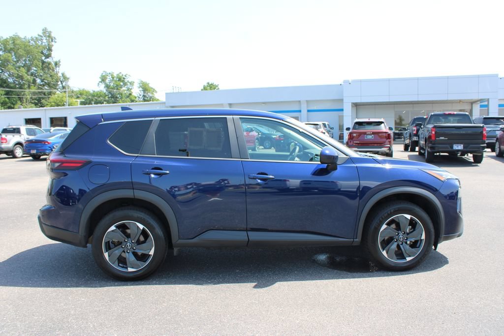 Used 2024 Nissan Rogue SV AWD/4WD image 11