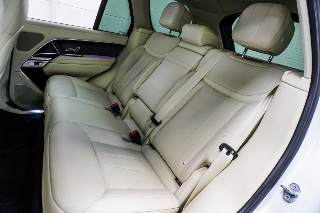 Used 2023 Land Rover Range Rover SE image 20