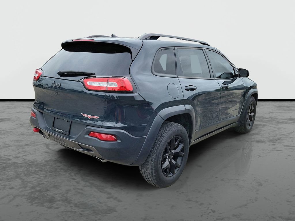 Used 2016 Jeep Cherokee Trailhawk w/ Comfort/Convenience Group AWD/4WD image 2