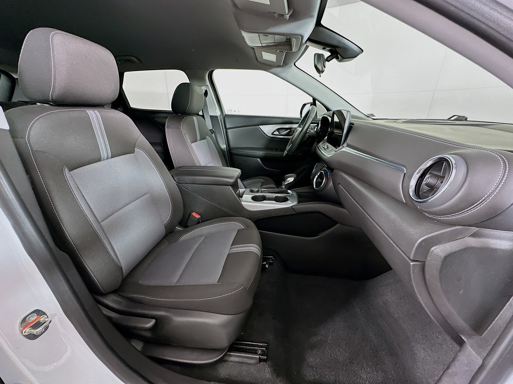 Used 2023 Chevrolet Blazer LT FWD image 28