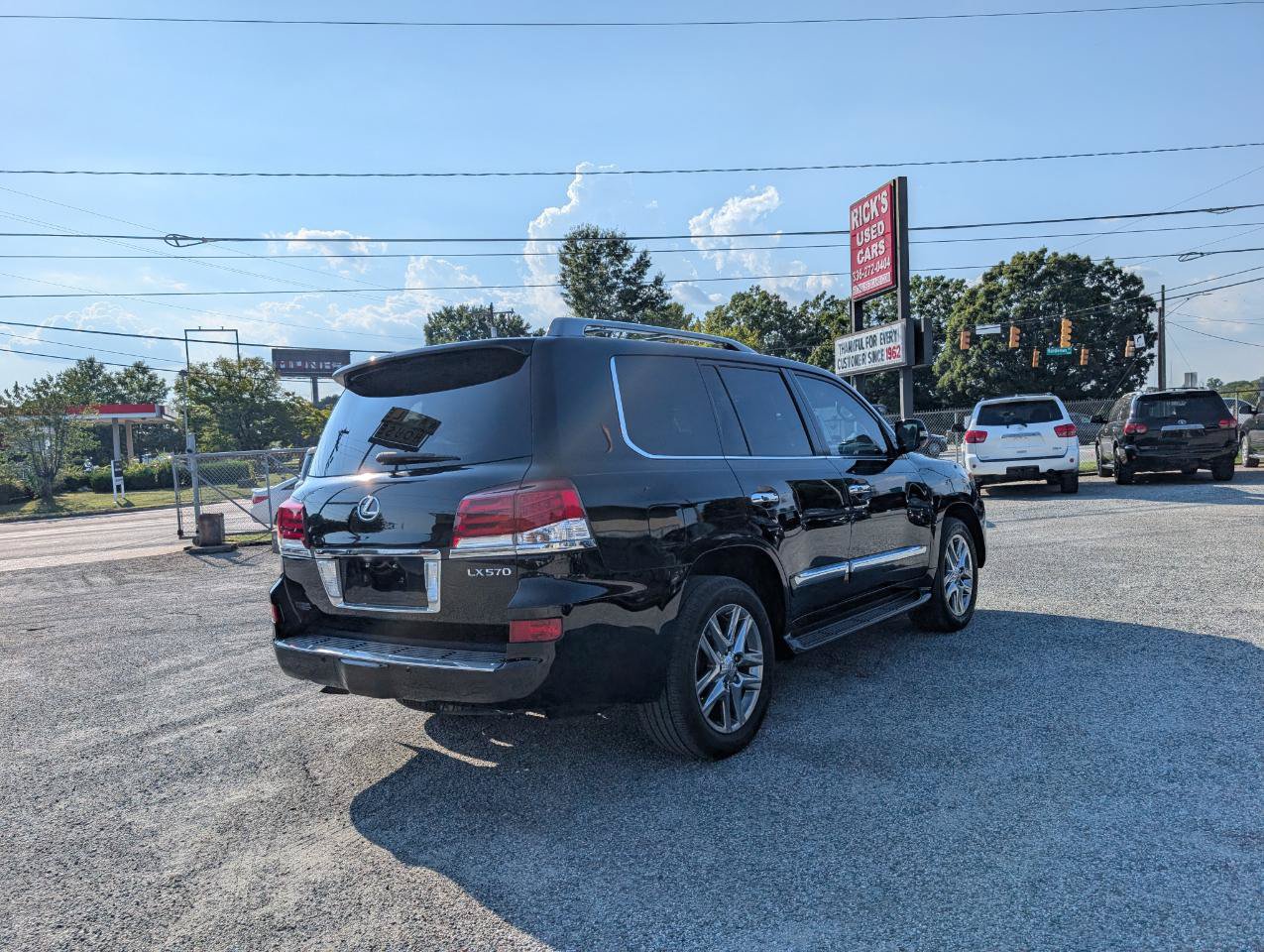 Used 2013 Lexus LX 570 4WD w/ Luxury Pkg w/Pre-crash image 7
