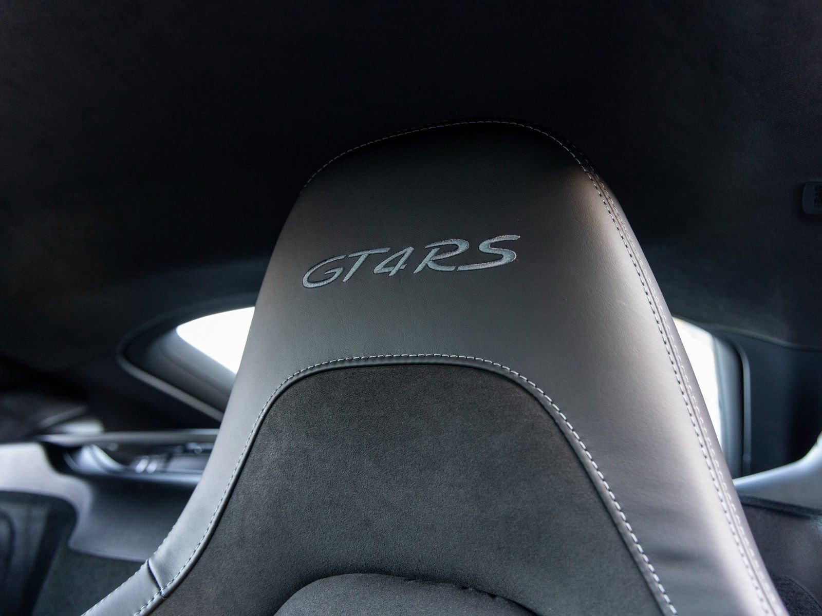 Certified 2025 Porsche 718 Cayman GT4 RS RWD image 37