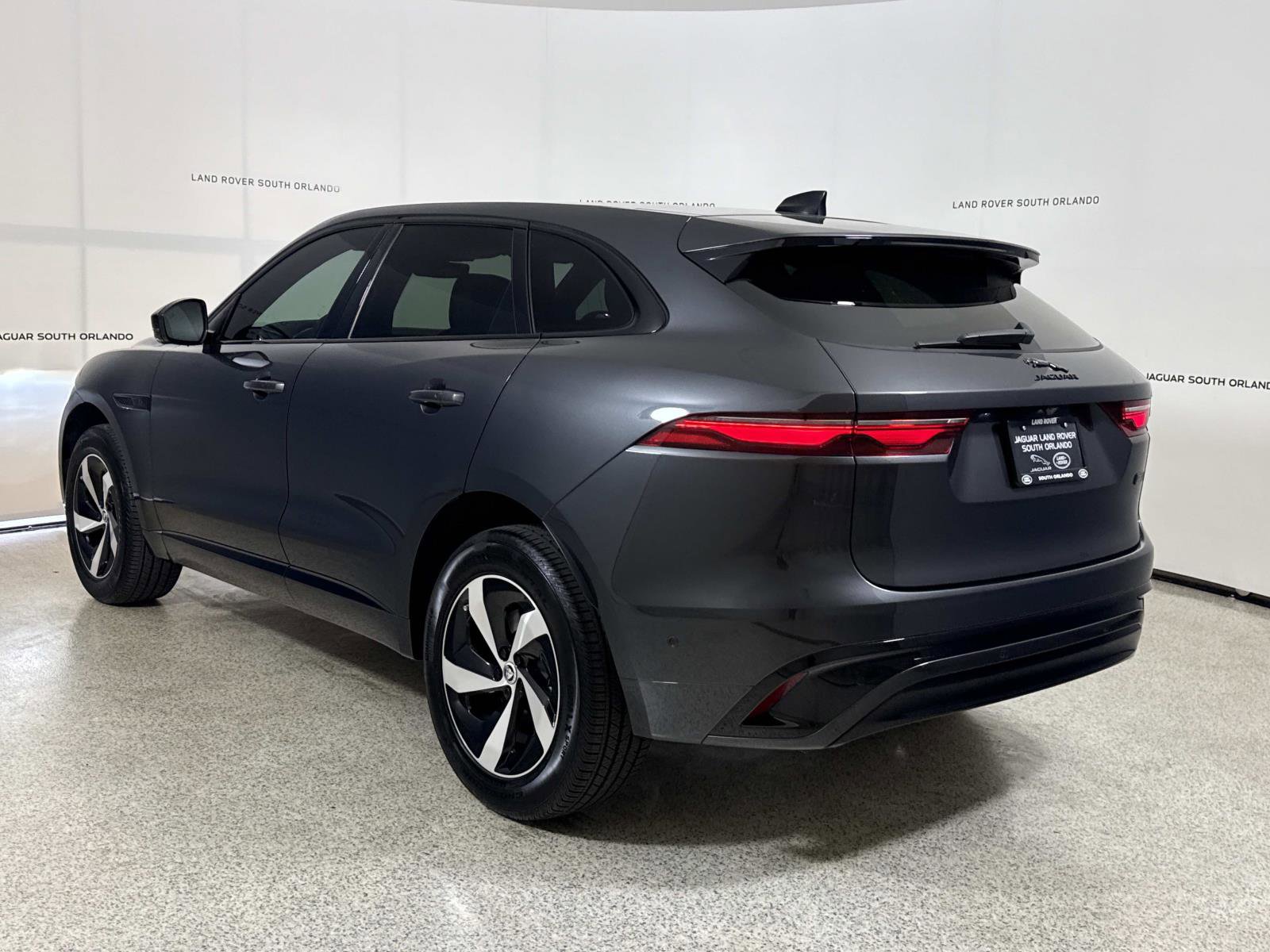 Certified 2026 Jaguar F-PACE R-Dynamic S AWD/4WD image 3