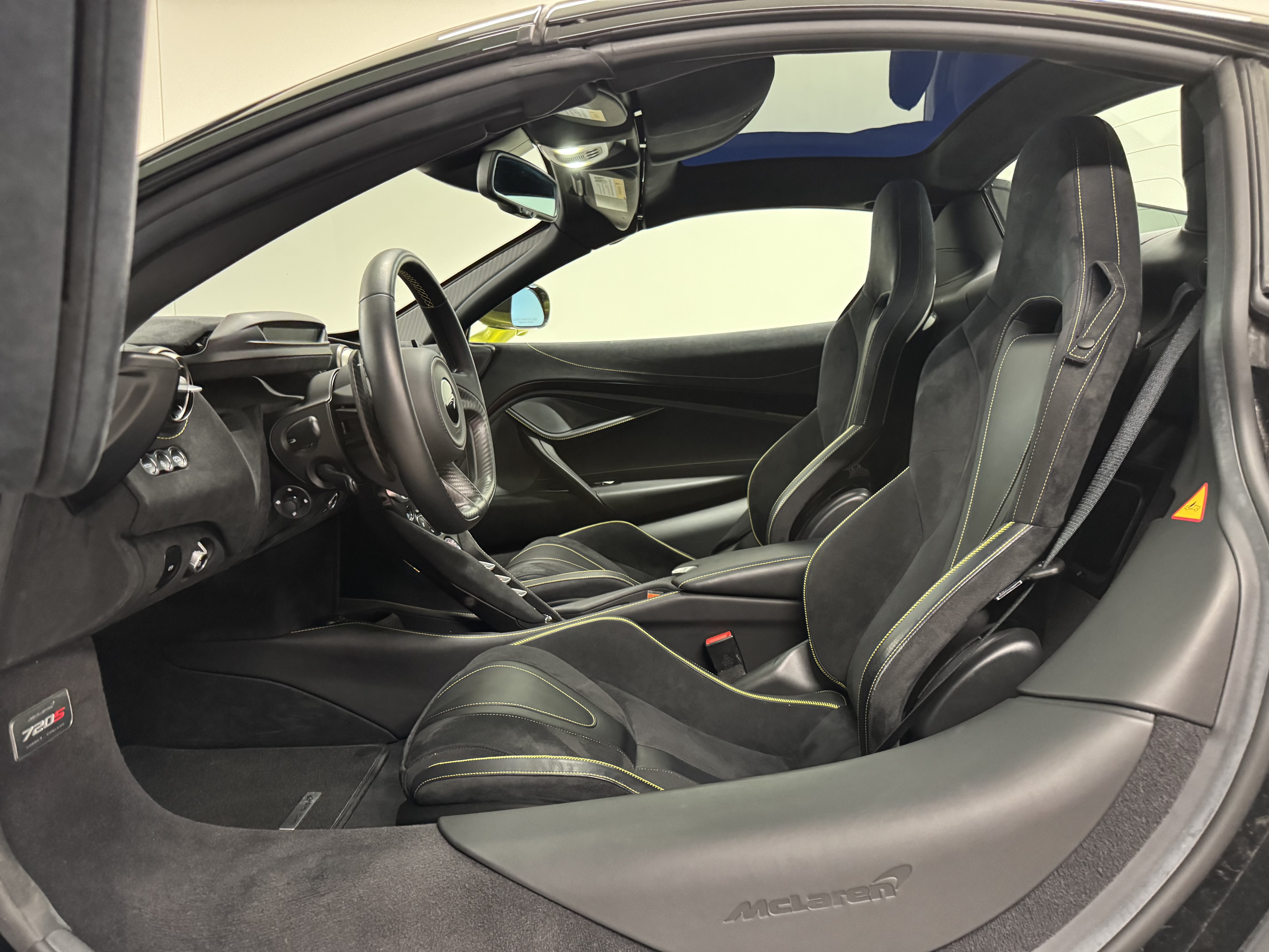 Used 2023 McLaren 720S Spider RWD image 8