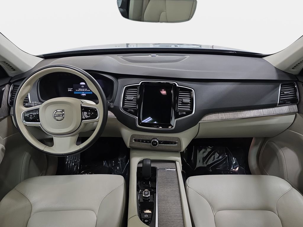 Used 2023 Volvo XC90 B6 Plus w/ Protection Package image 10