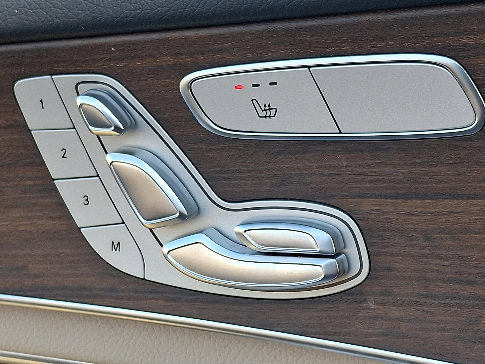 Used 2022 Mercedes-Benz GLC 300 4MATIC image 23