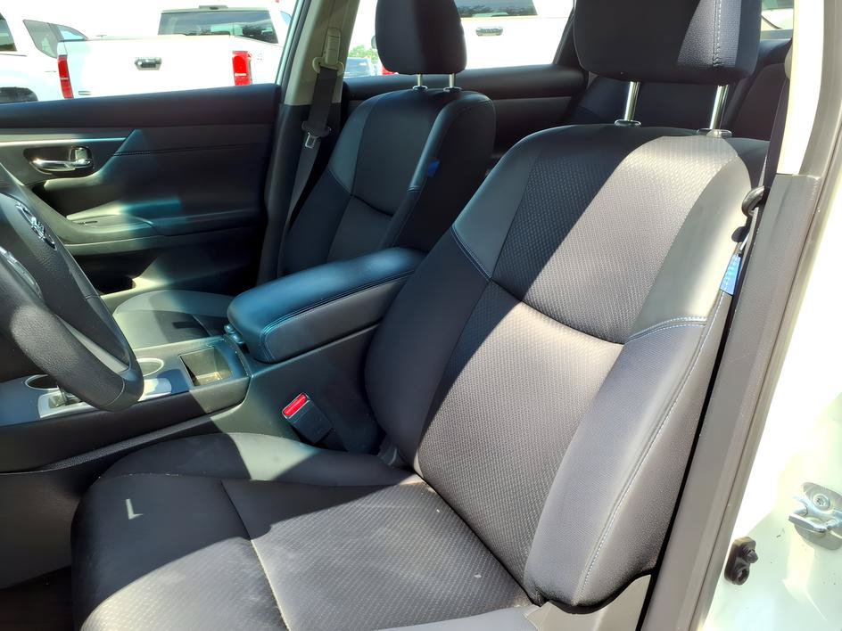Used 2017 Nissan Altima 2.5 SR w/ Midnight Edition Package FWD image 13