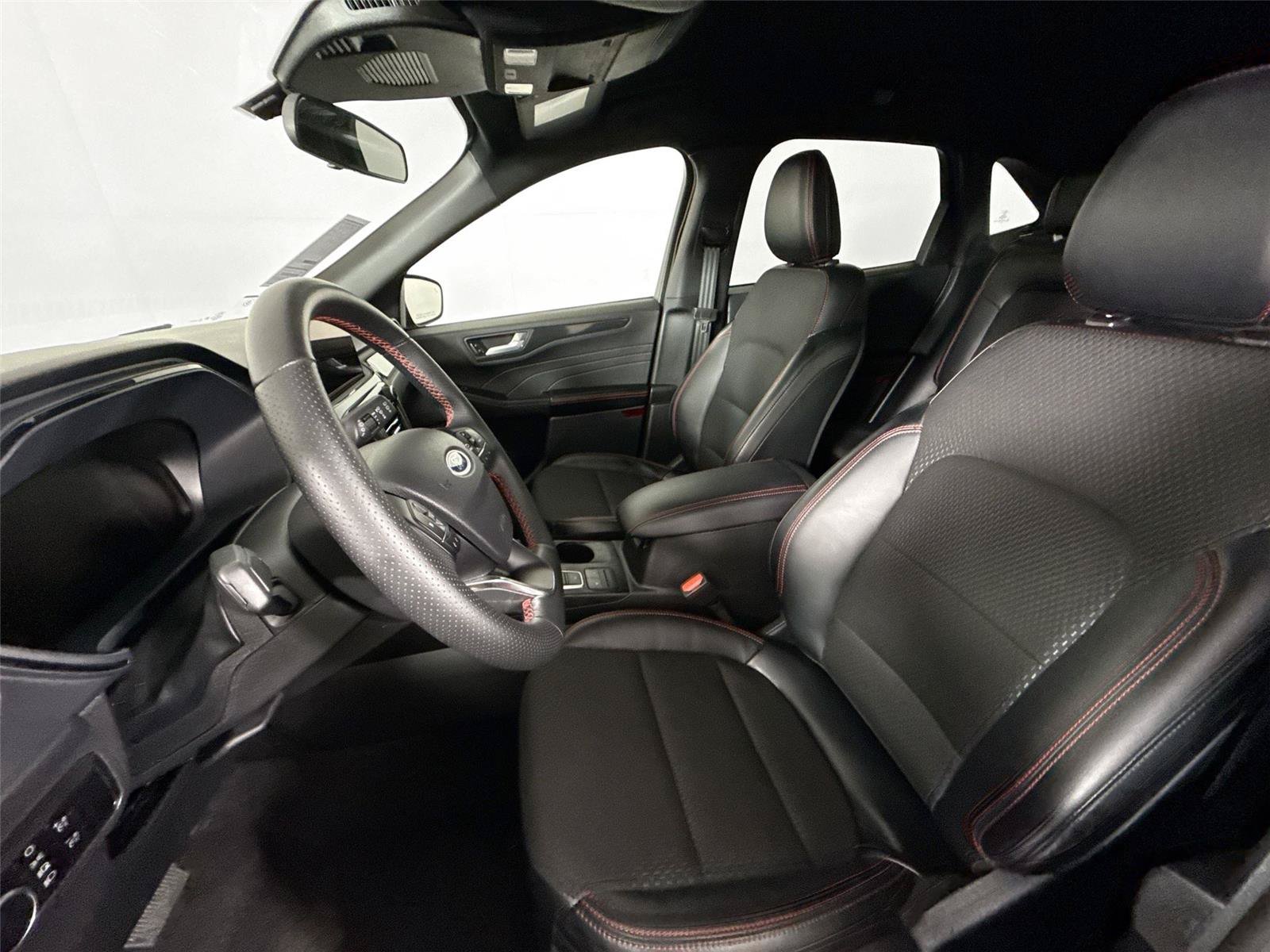 Used 2025 Ford Escape ST-Line FWD image 3