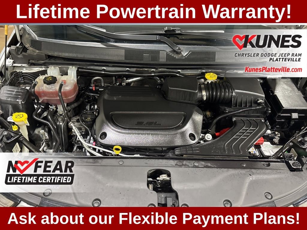 Used 2024 Chrysler Pacifica Touring-L image 31