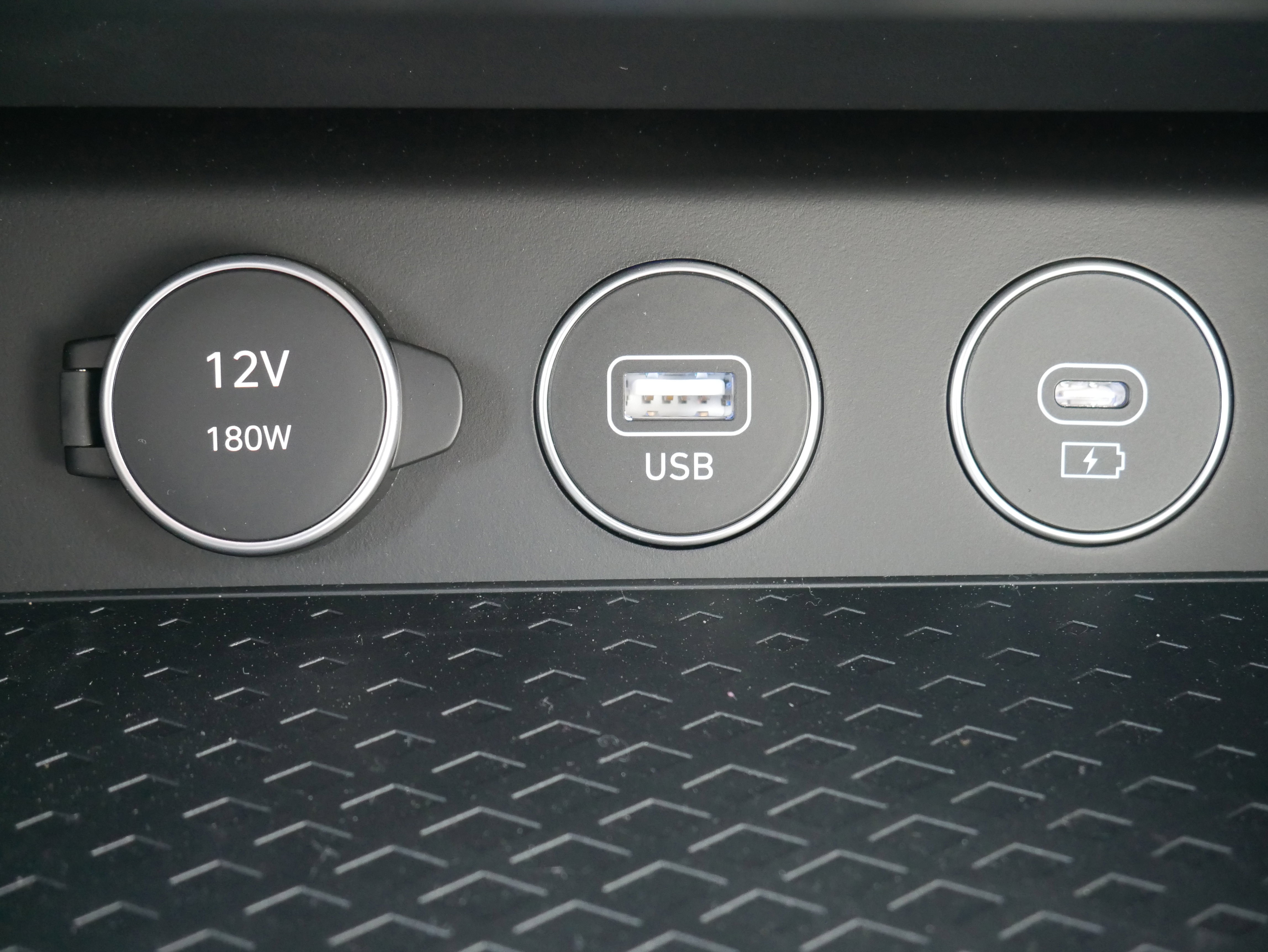 Used 2025 Genesis G70 2.5T image 20