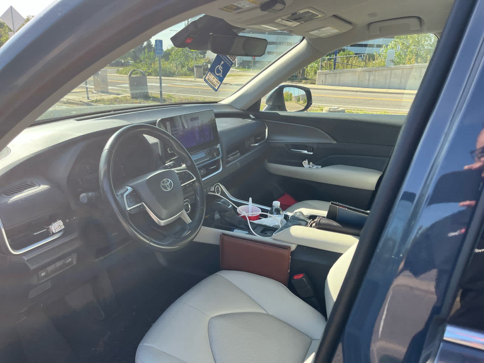 Used 2024 Toyota Grand Highlander AWD image 11