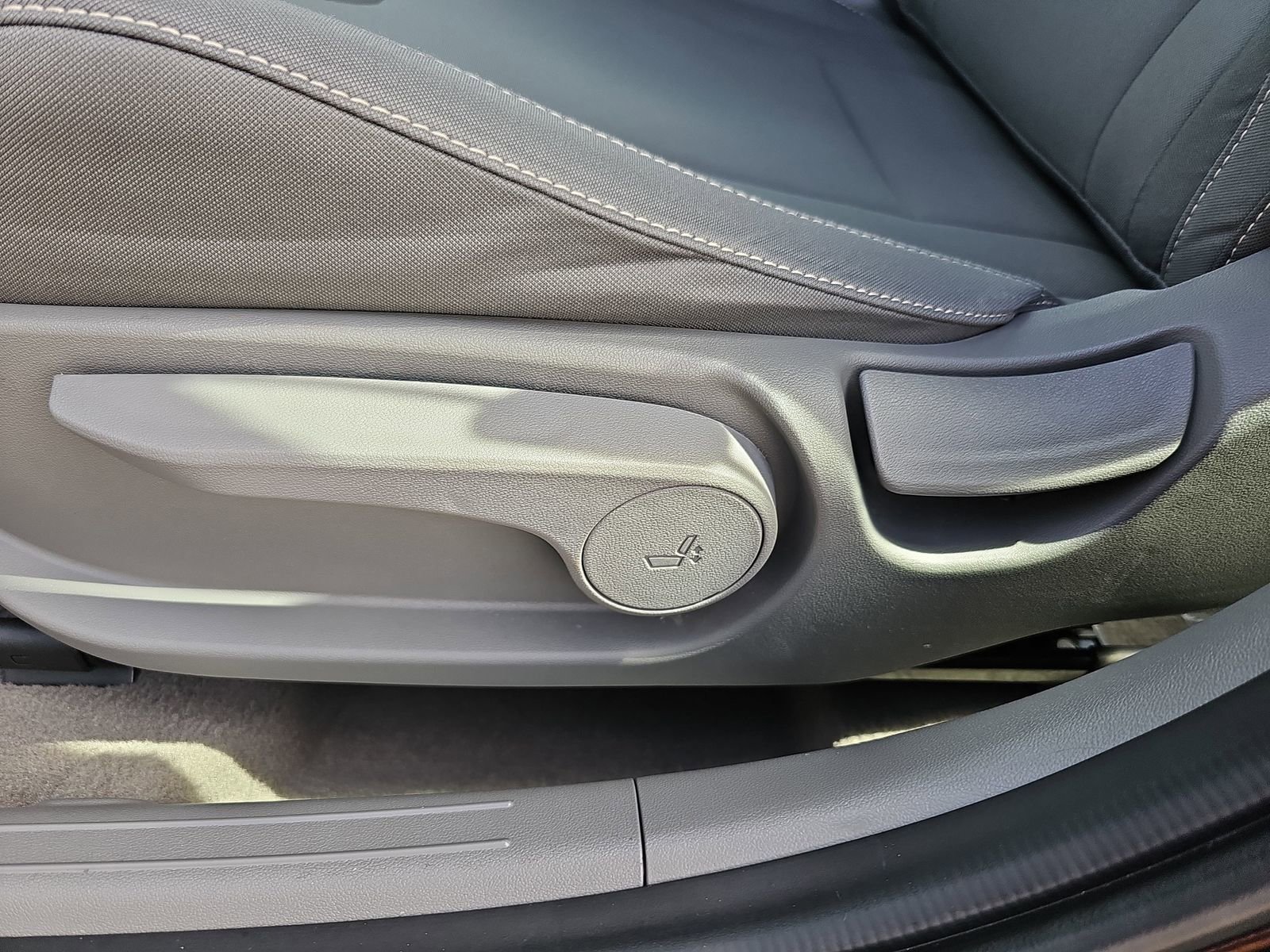 Certified 2023 Hyundai Elantra SEL image 32