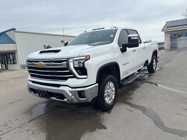 Used 2025 Chevrolet Silverado 3500 LTZ image 3