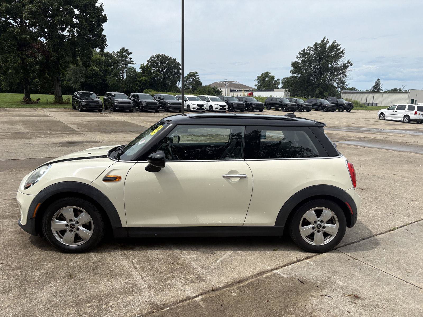 Used 2017 MINI Cooper 2-Door Hardtop FWD image 14