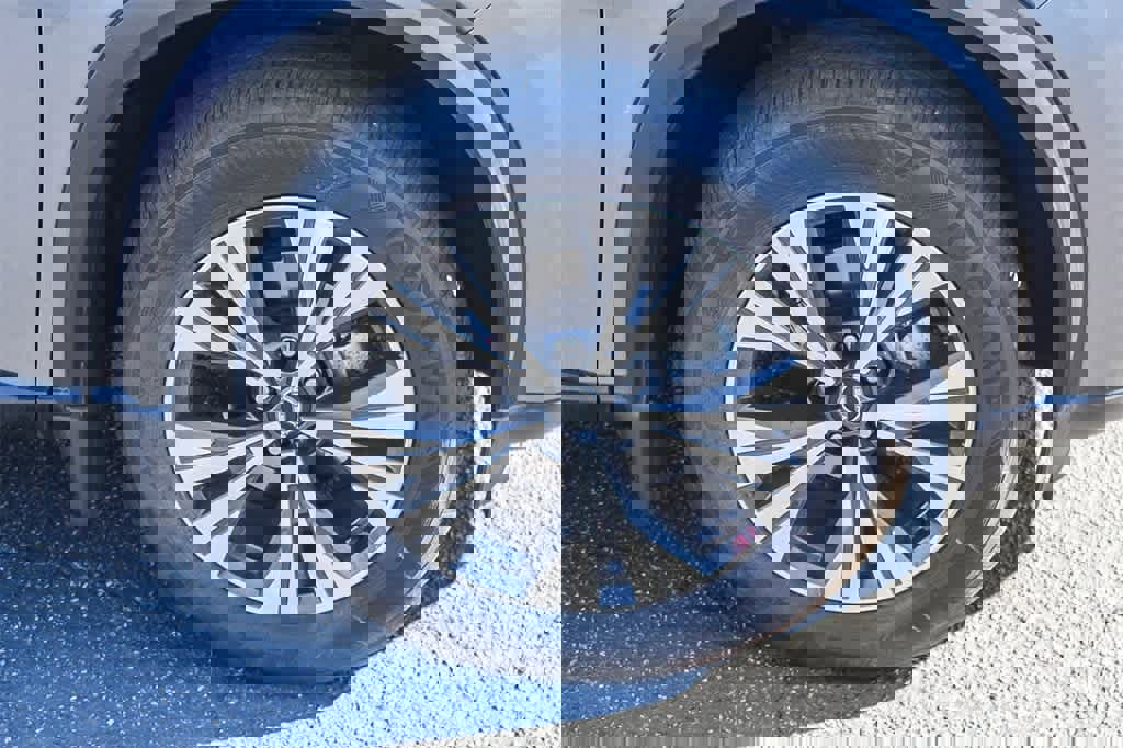 Used 2023 Nissan Rogue SV image 13