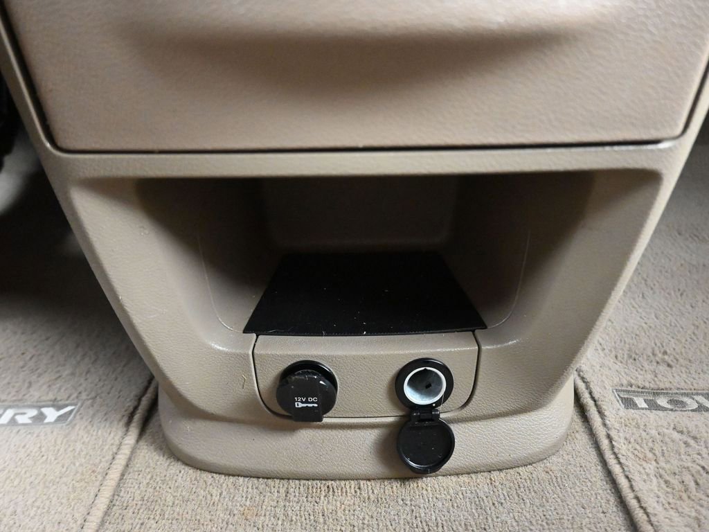 Used 2014 Chrysler Town & Country Touring image 21