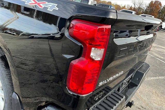 Used 2023 Chevrolet Silverado 1500 Custom image 24