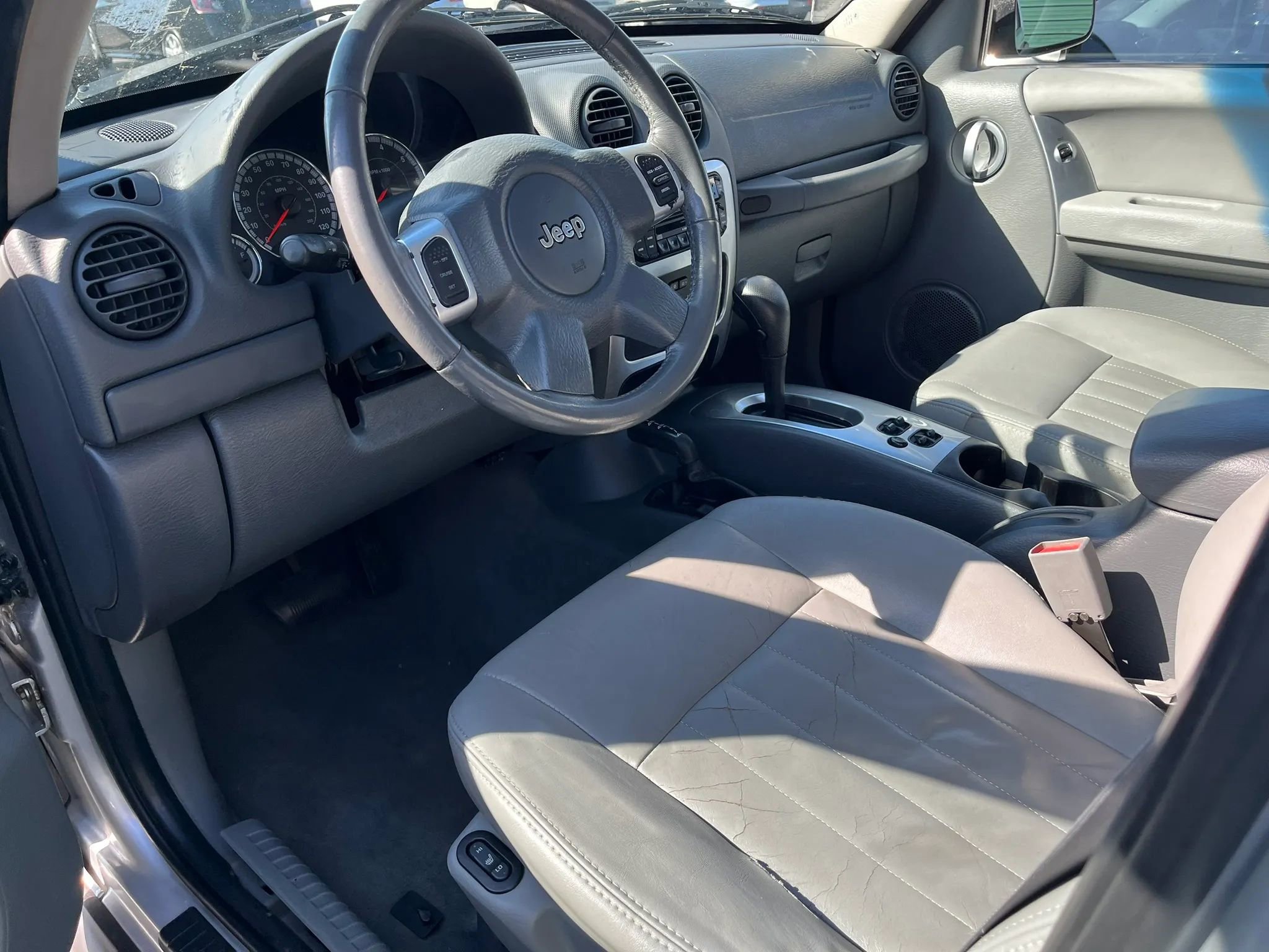 Used 2005 Jeep Liberty Limited image 5