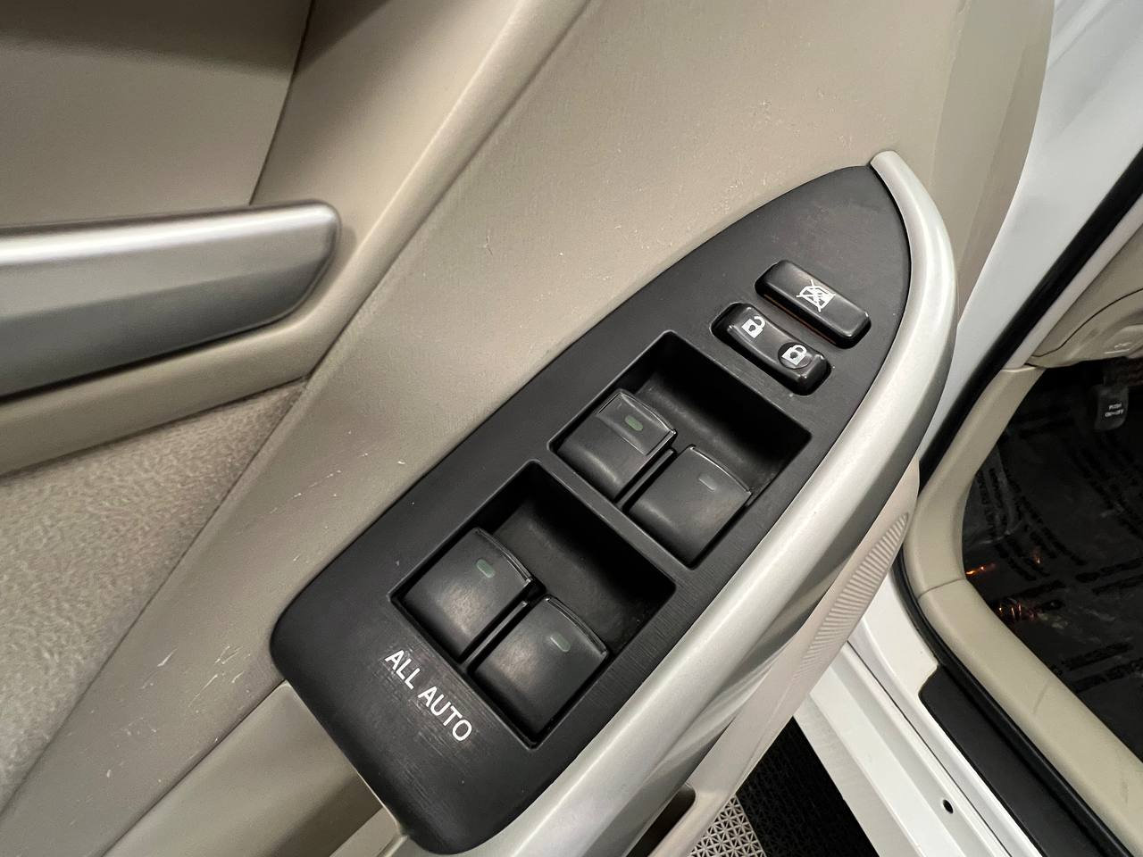 Used 2012 Toyota Prius Three image 22