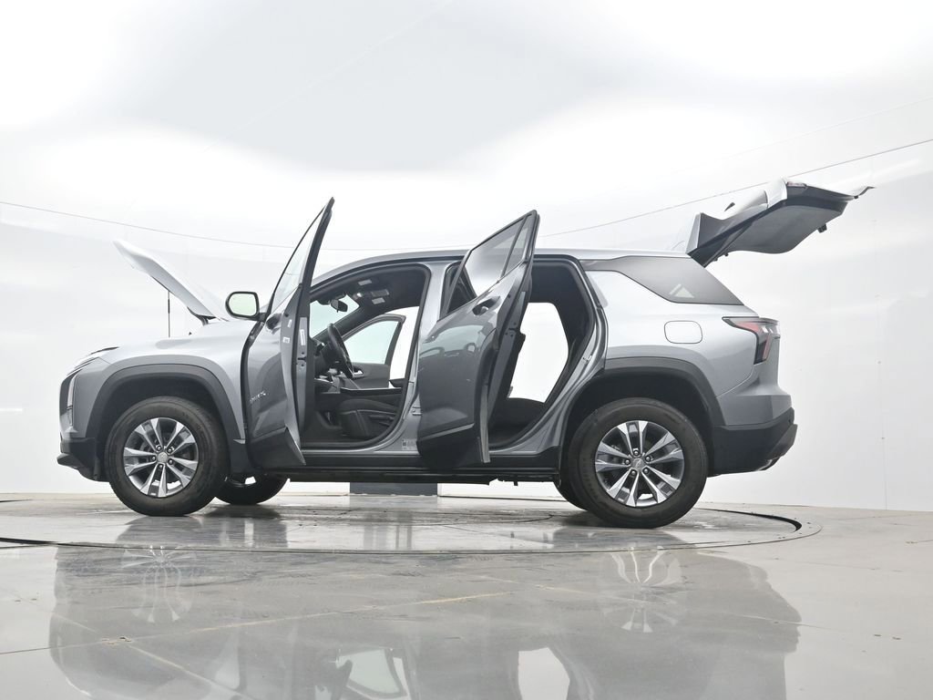 Used 2025 Chevrolet Equinox LT FWD image 43
