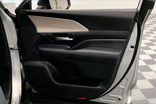 Used 2024 Toyota Grand Highlander Platinum image 19